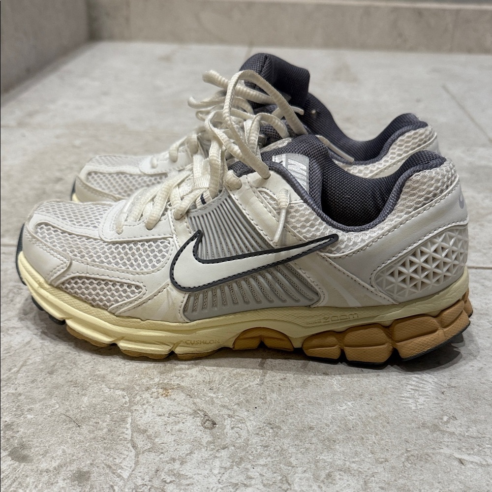 Nike Vomero 5
